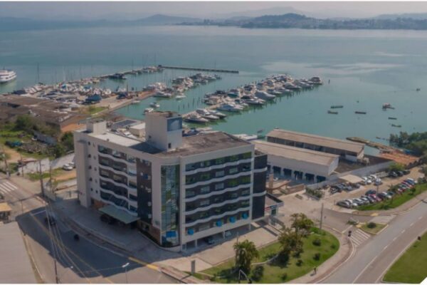 Iate Hotel Florianópolis: conforto, vista privilegiada e localização estratégica no coração da Ilha