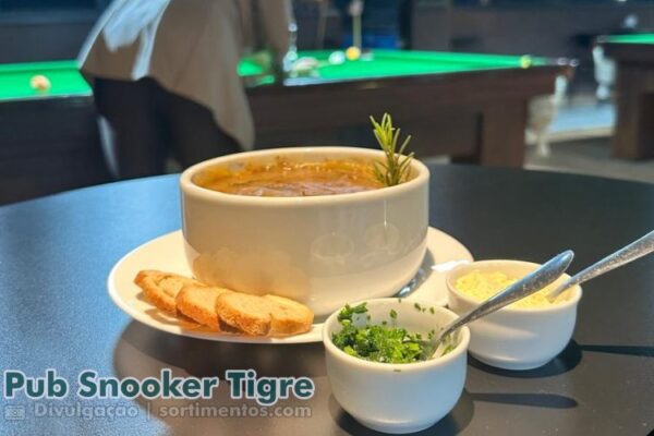 Pub Snooker Tigre estreia cardápio de caldos e vinhos na temporada de inverno em Porto Alegre
