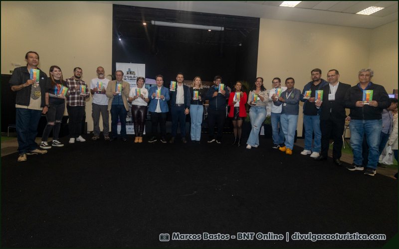 Autoridades locais e regionais estiveram no lançamento do Guia Conheça Campos Gerais do Paraná - divulgacaoturistica.com