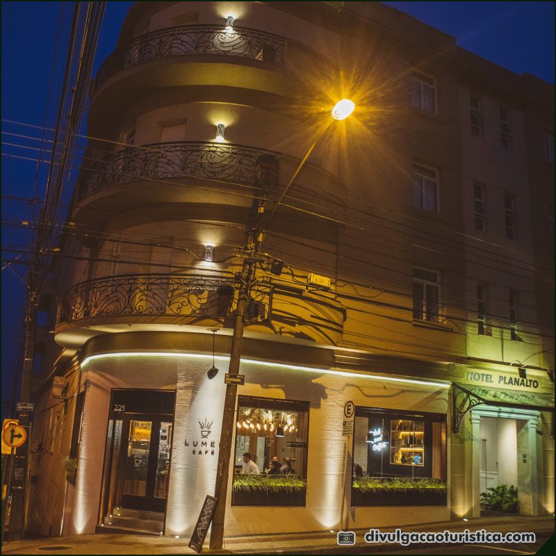 Planalto Select Hotel em Ponta Grossa : localização, conforto, atendimento e café da manhã com 40 itens