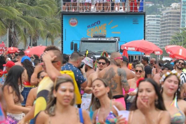 Cuidados no Carnaval: calor aumenta risco de desmaios e arritmias cardíacas