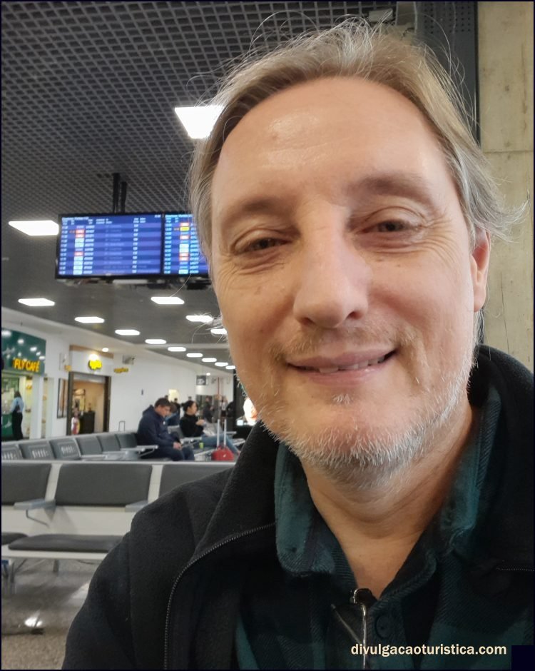 Fábio Juchen, editor dos sites da Sortimento Comunicação, no Aeroporto Salgado Filho em Porto Alegre