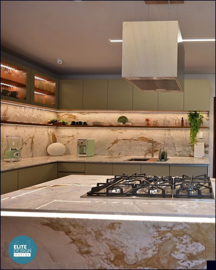 Cozinha minimalista dos arquitetos Christian Gastaldo e Rodrigo Padilha na Mostra Elite Design