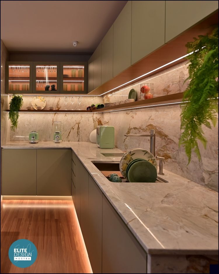 Cozinha minimalista dos arquitetos Christian Gastaldo e Rodrigo Padilha na Mostra Elite Design