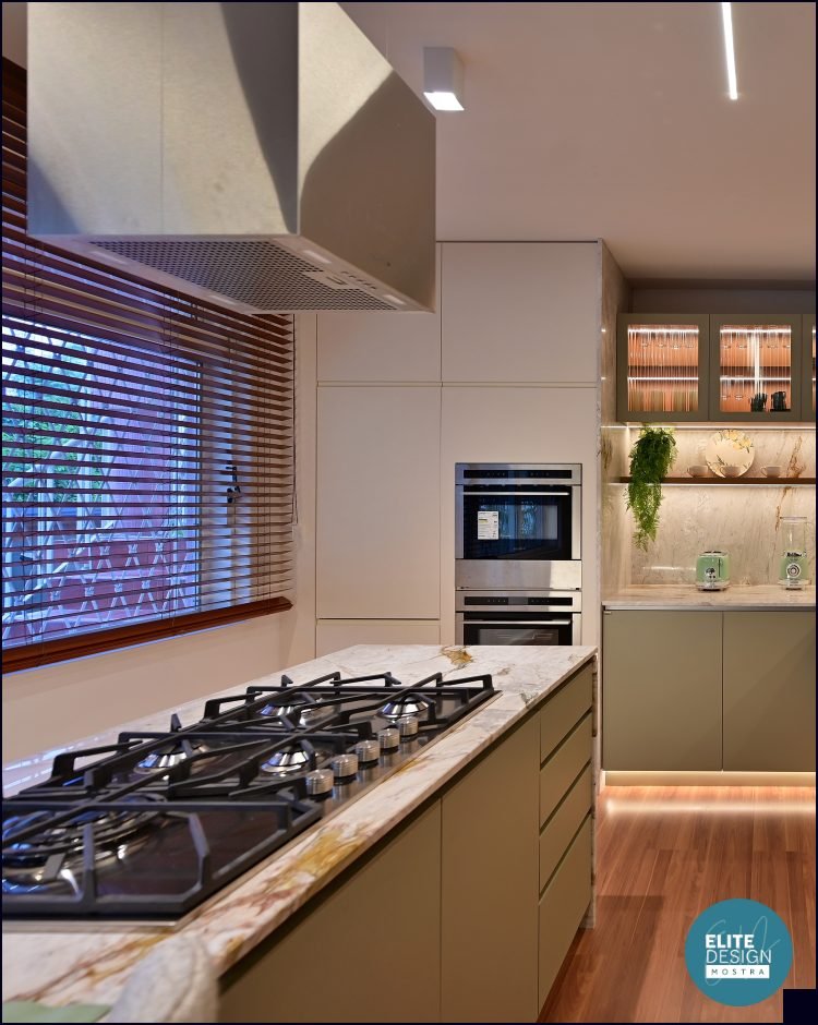 Cozinha minimalista dos arquitetos Christian Gastaldo e Rodrigo Padilha na Mostra Elite Design