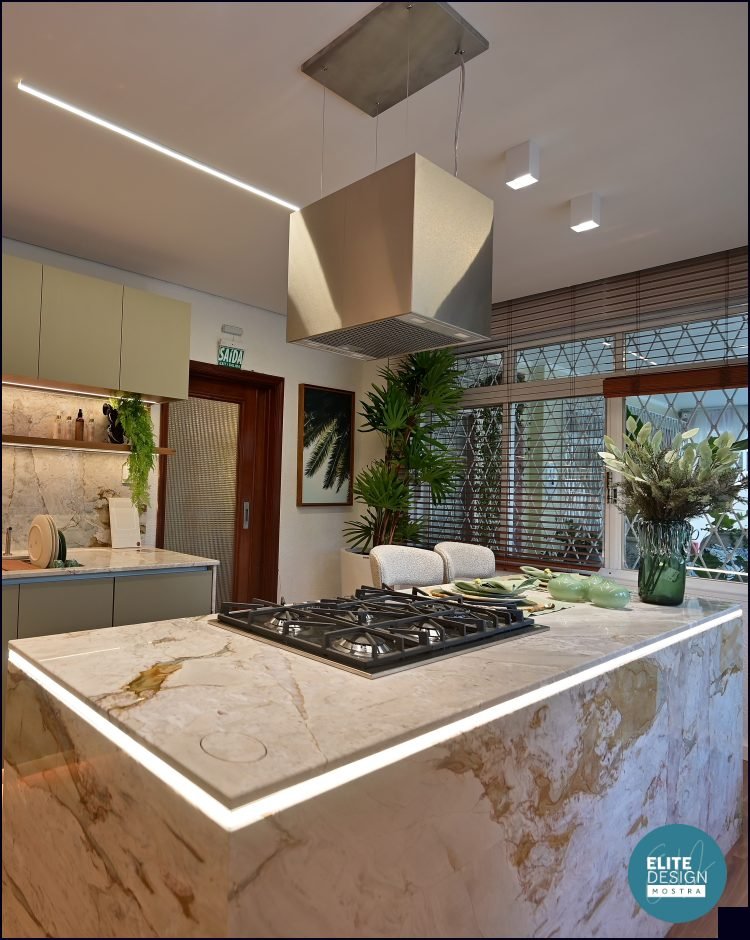 Cozinha minimalista dos arquitetos Christian Gastaldo e Rodrigo Padilha na Mostra Elite Design