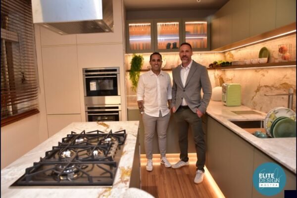 Cozinha minimalista dos arquitetos Christian Gastaldo e Rodrigo Padilha na Mostra Elite Design