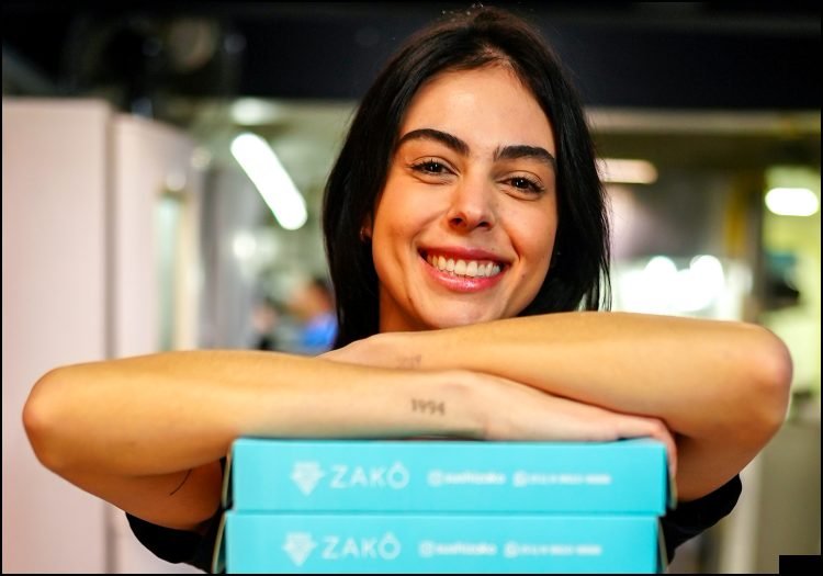 Daniele Schneider - Zakô Sushi Delivery em Porto Alegre