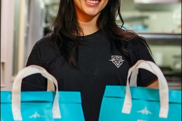 Daniele Schneider - Zakô Sushi Delivery em Porto Alegre