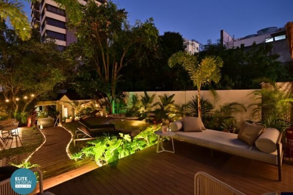 Ambiente 'Refúgio Tropicano' de Eveline Toledo e Marcio Mello na Mostra Elite Design