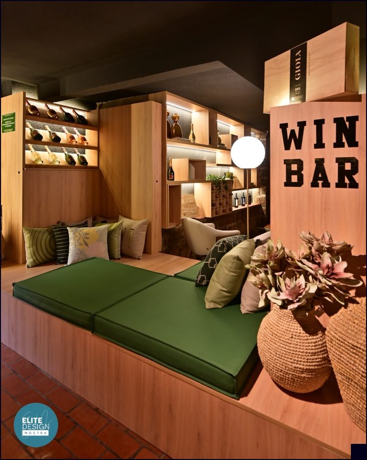Ambiente 'Wine Bar – Entre Taças e Histórias' na Mostra Elite Design